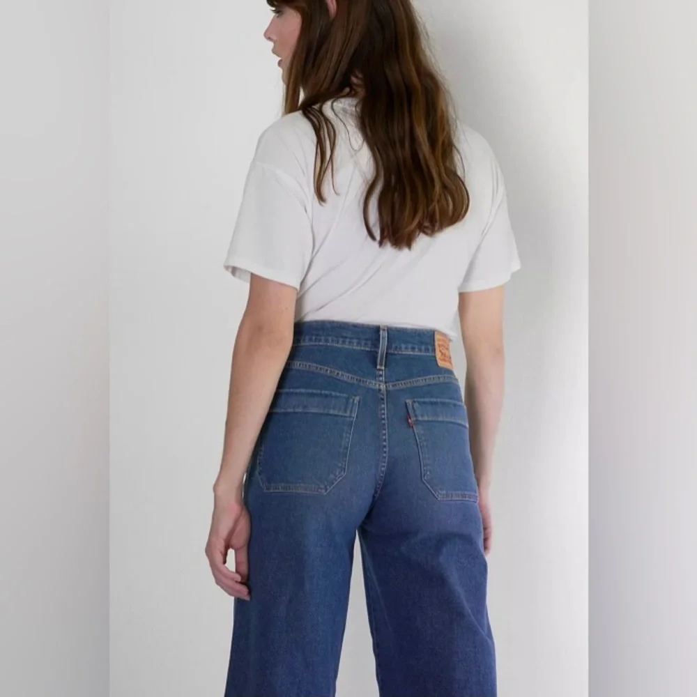 Levi’s Mile High Cropped Wide Leg Button Fly Jeans in great condition.Size 26 - Picture 2 of 16